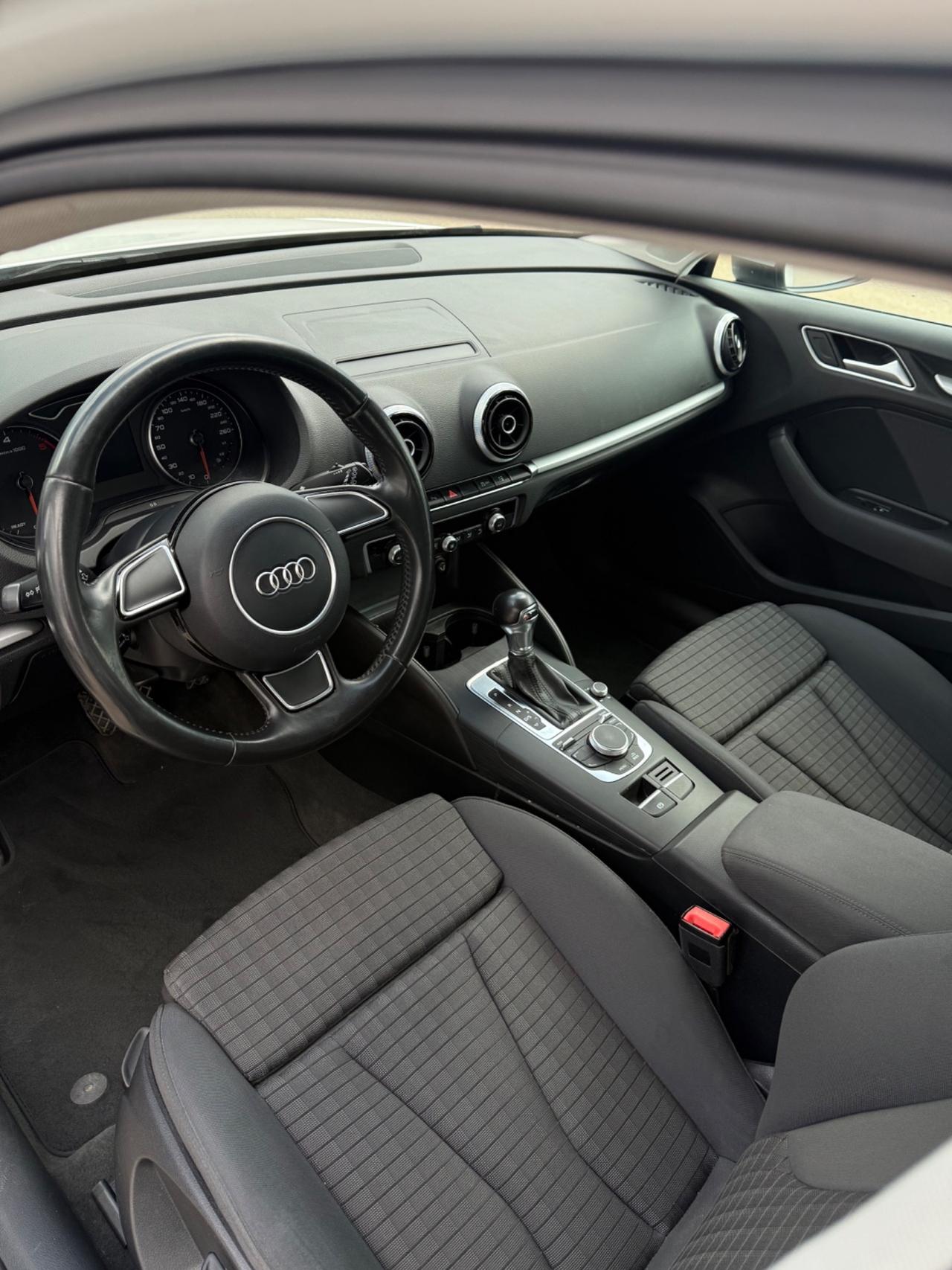 Audi A3 1.6 TDI clean diesel S tronic Ambition