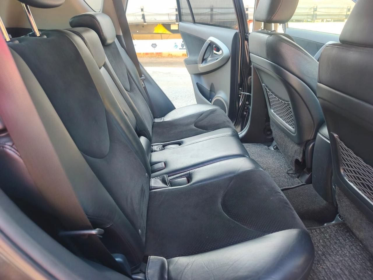 Toyota RAV 4 2012---2.2 Diesel