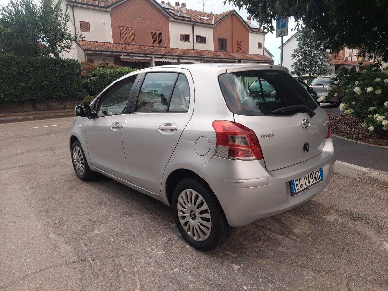Toyota Yaris 1.0 5P euro5 gomme frizione nuove ok areaB/C