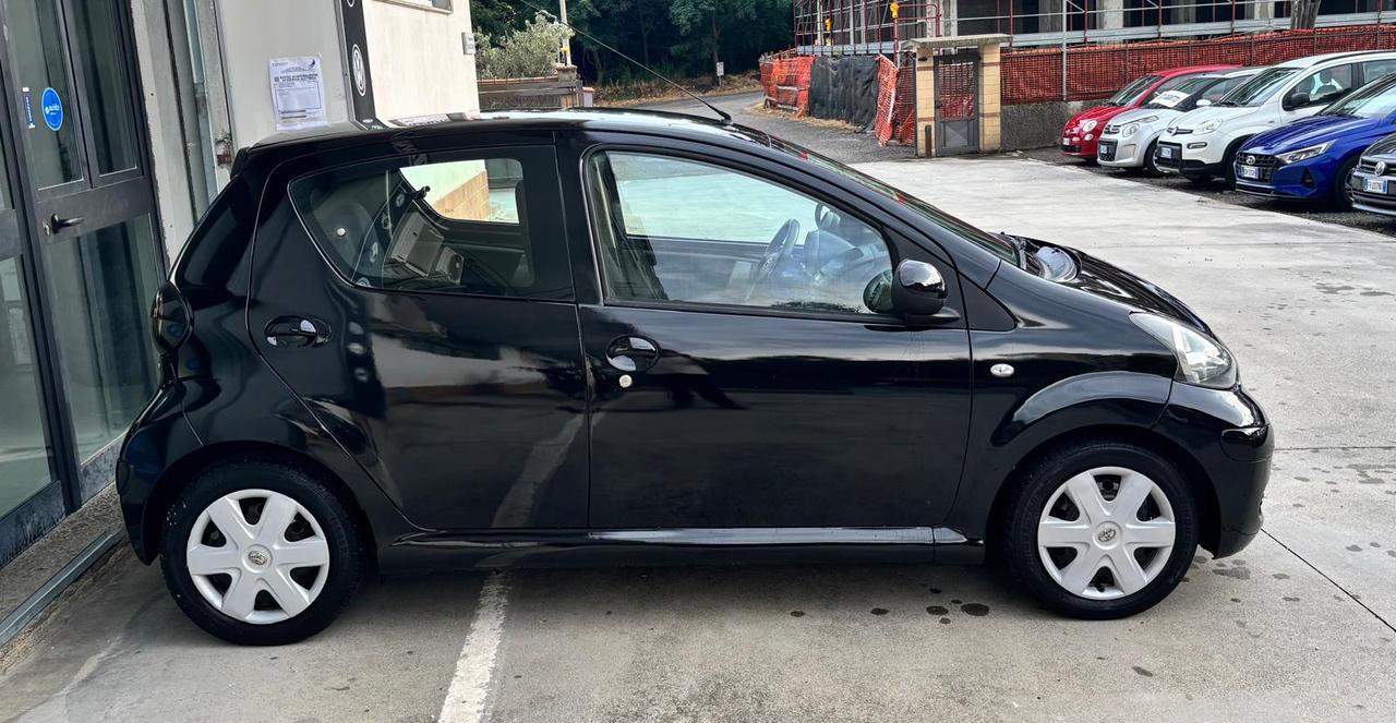 Toyota Aygo 1.0 Vvt-i 5 porte 69 cv Clima