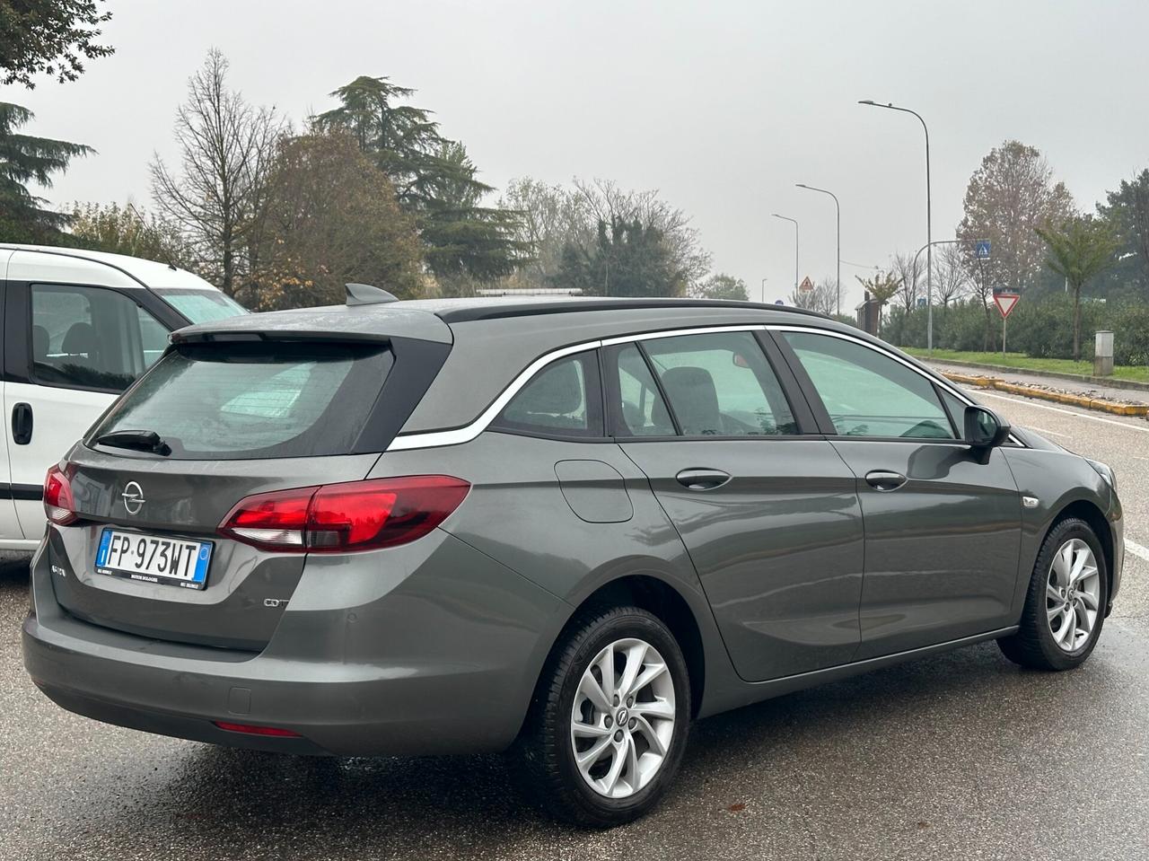 Opel Astra 1.6 CDTi 110CV Sports Tourer Innovation