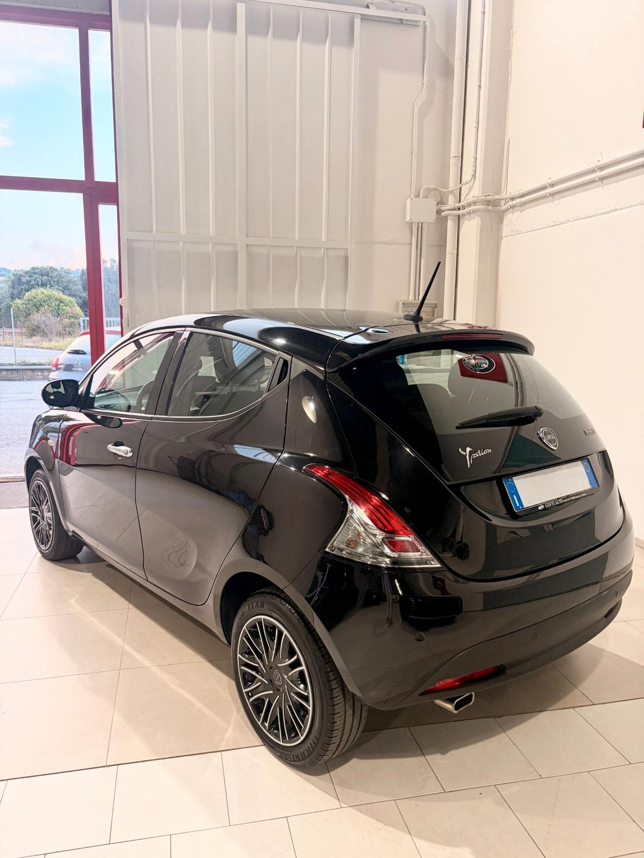 Lancia Ypsilon 1.0 FireFly 5 porte S&S Hybrid Gold