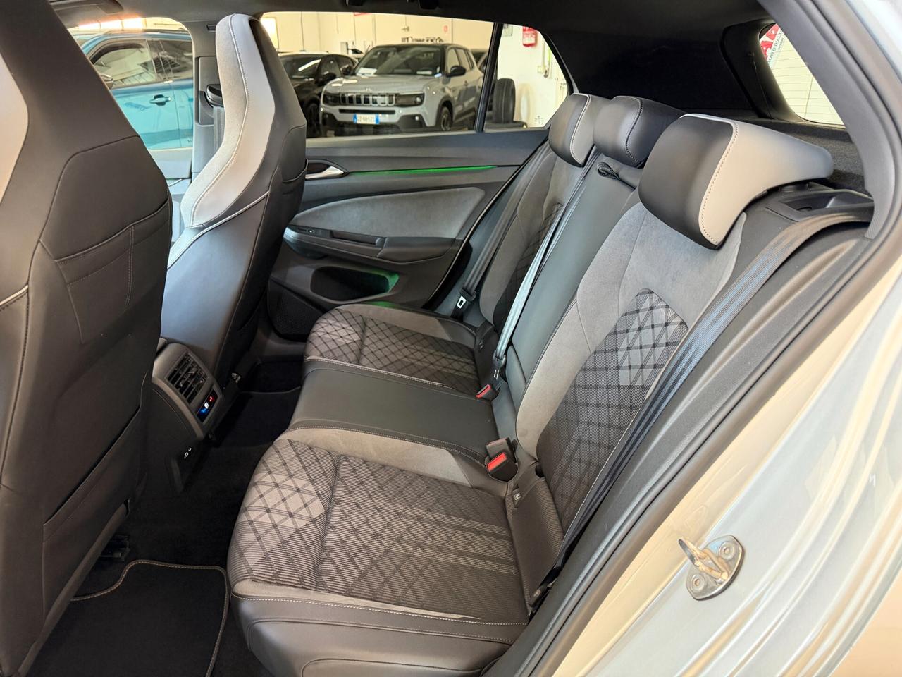 Volkswagen Golf 2.0 TDI 150 CV DSG SCR R-Line
