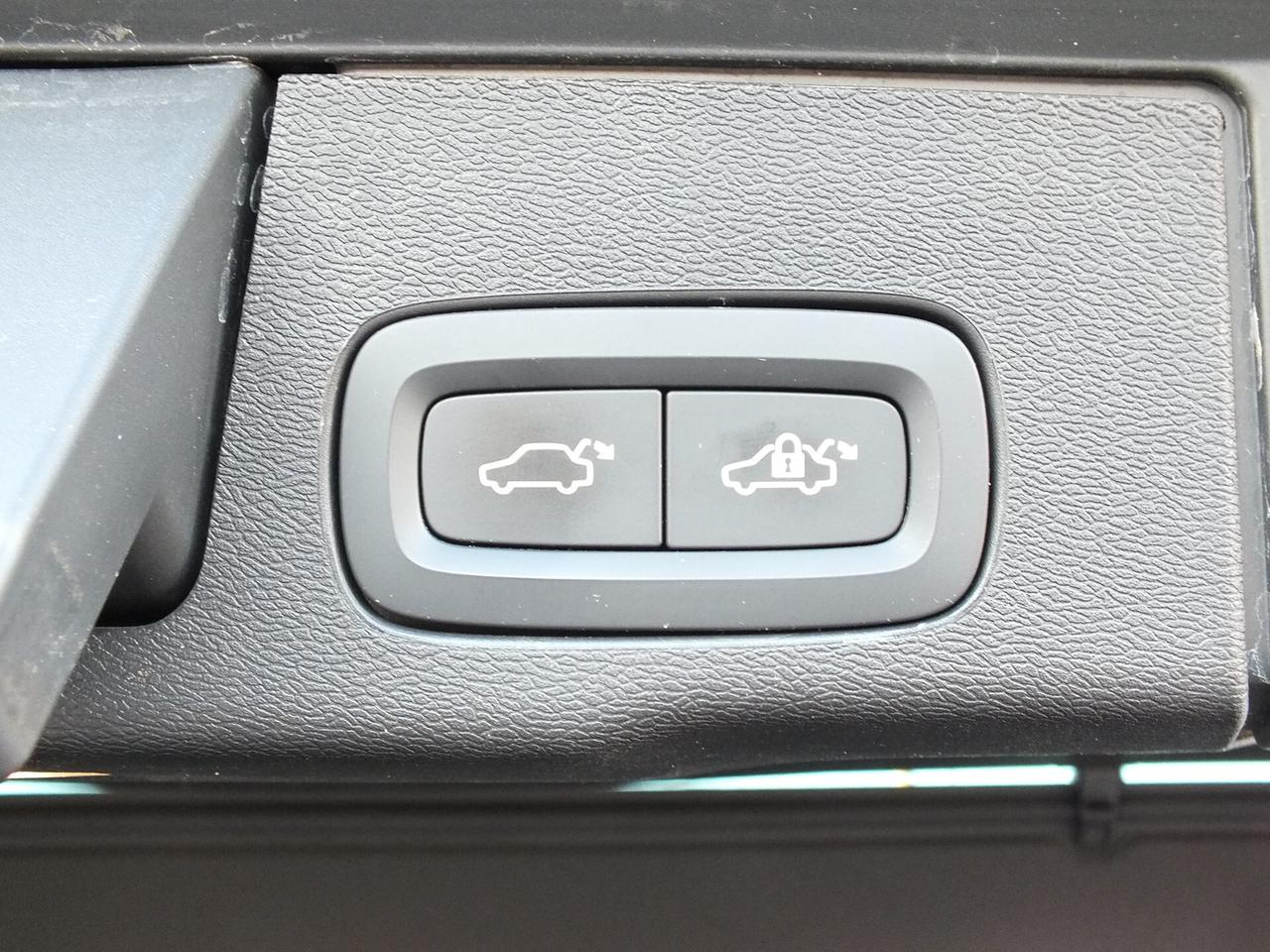 VOLVO XC60 B4 HYBRID DIESEL AWD AUT. AUTOCARRO N1 + IVA