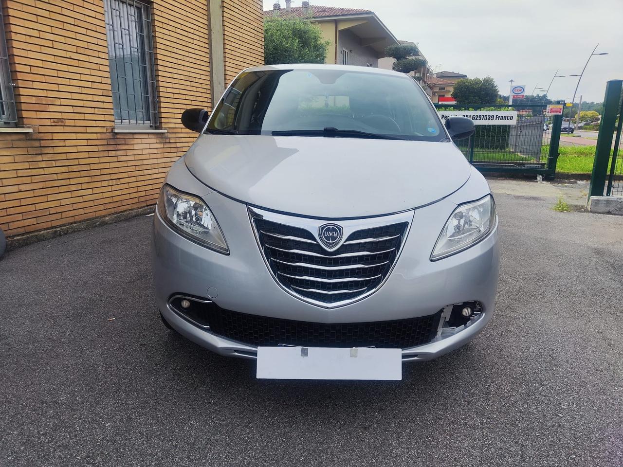 Lancia Ypsilon 0.9 TwinAir 85 CV 5 porte Metano Ecochic Silver