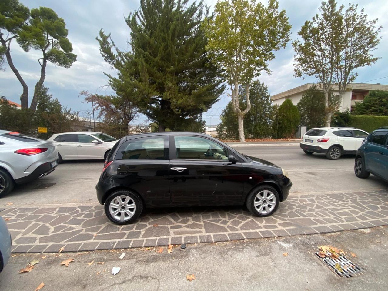 Lancia Ypsilon 1.3 MJT 75 CV Platino