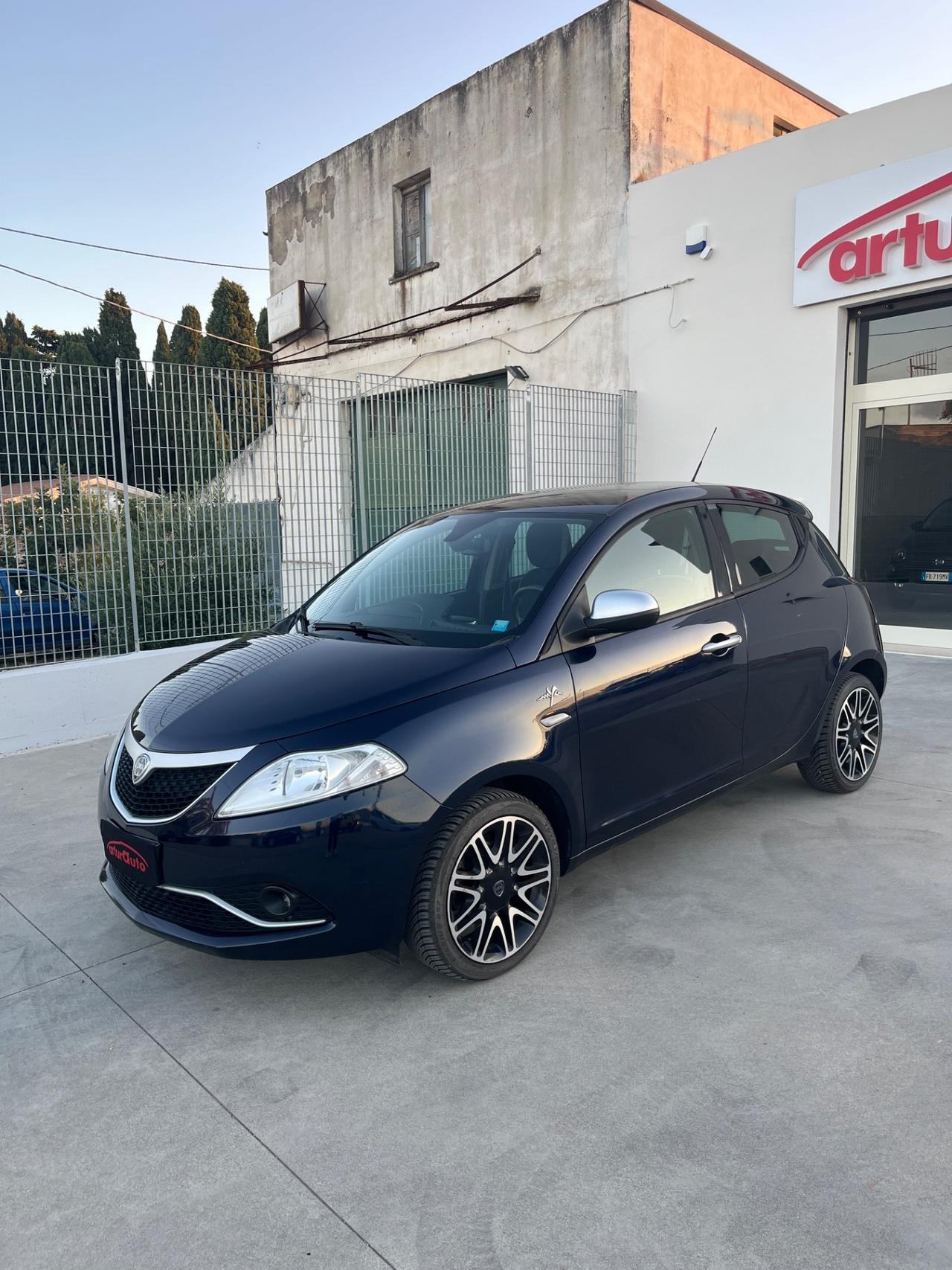 Lancia Ypsilon 1.2 69 CV 5 porte Mya