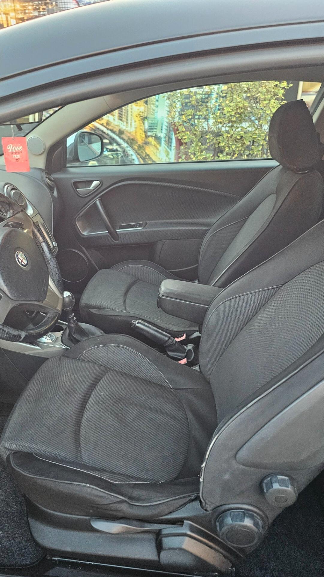 Alfa Romeo MiTo 1.6 JTDm 16V Distinctive Sport Pack