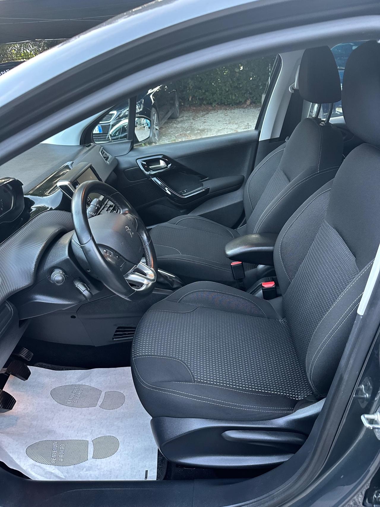 Peugeot 208 PureTech 82 5 porte Allure
