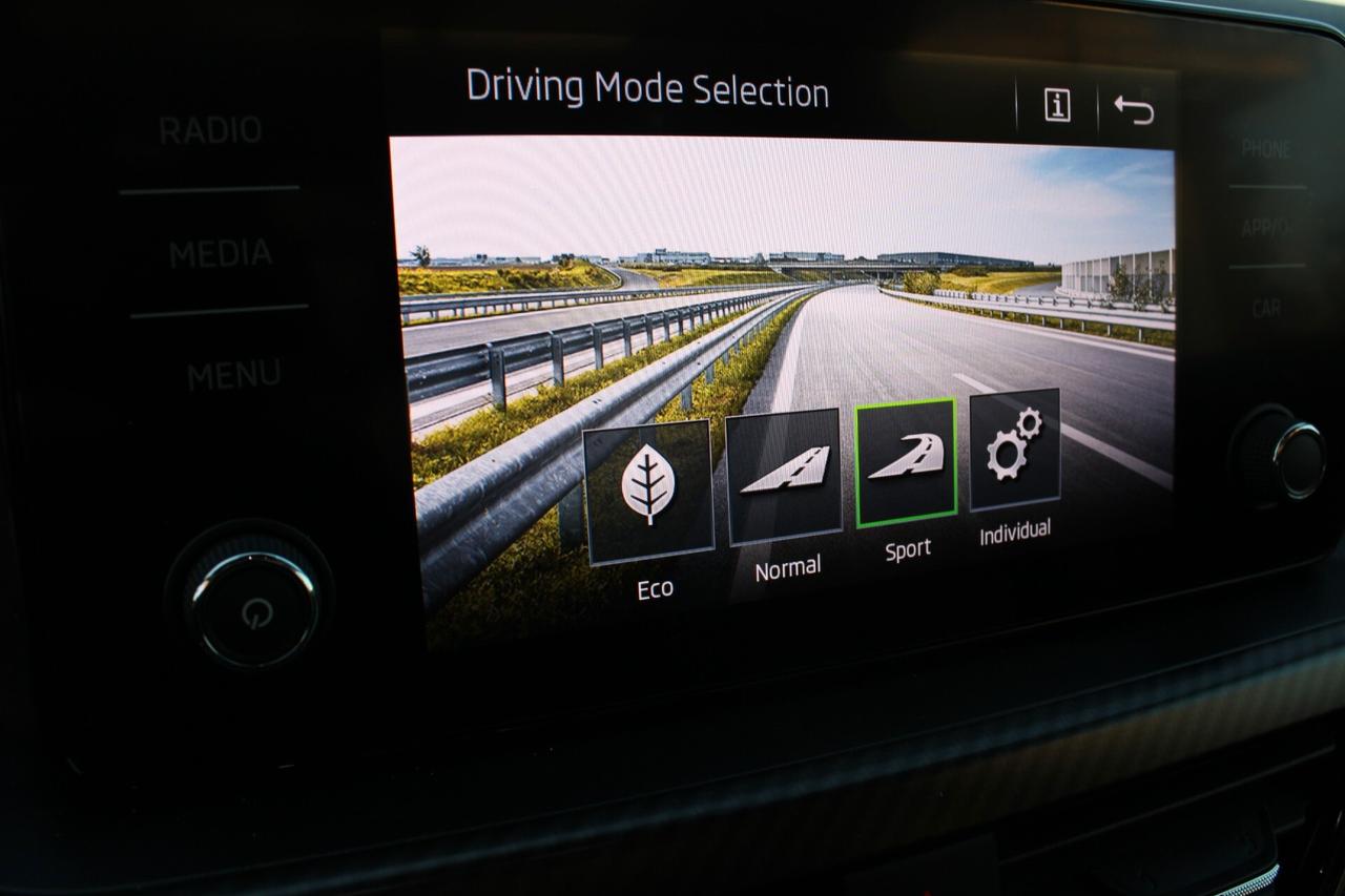 Skoda Kamiq 1.0 tsi Monte Carlo 110cv dsg TETTO XNEOP R-CAMERA