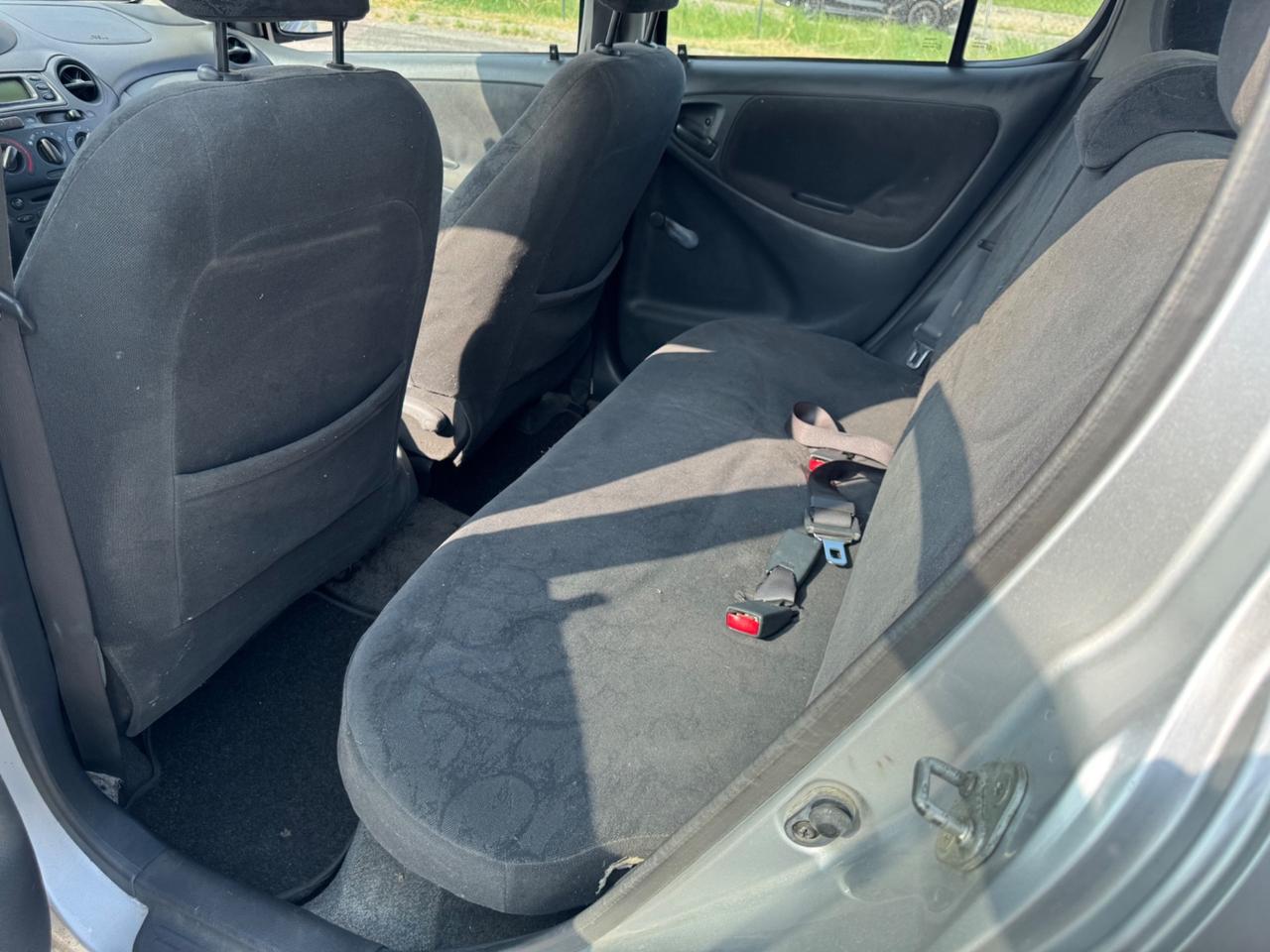 Toyota Yaris 1.0i 16V cat 5 porte