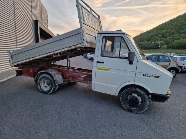 IVECO Daily 35.8 2.5 Diesel PC Cab. RIBALTABILE TRILATERALE