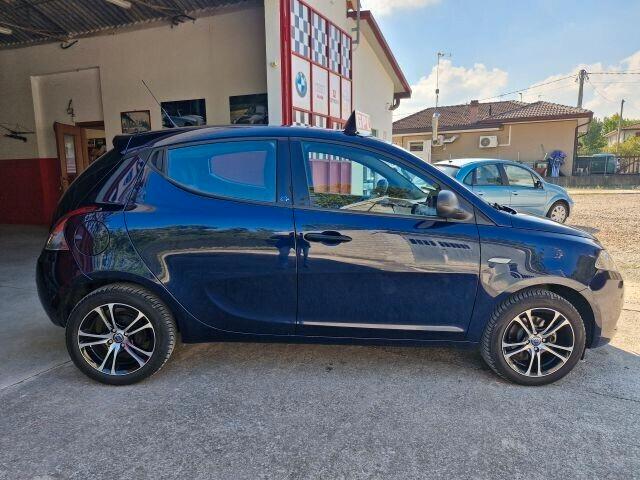 Lancia Ypsilon 1.2 69 CV 5 porte GPL Ecochic Elefantino Blu