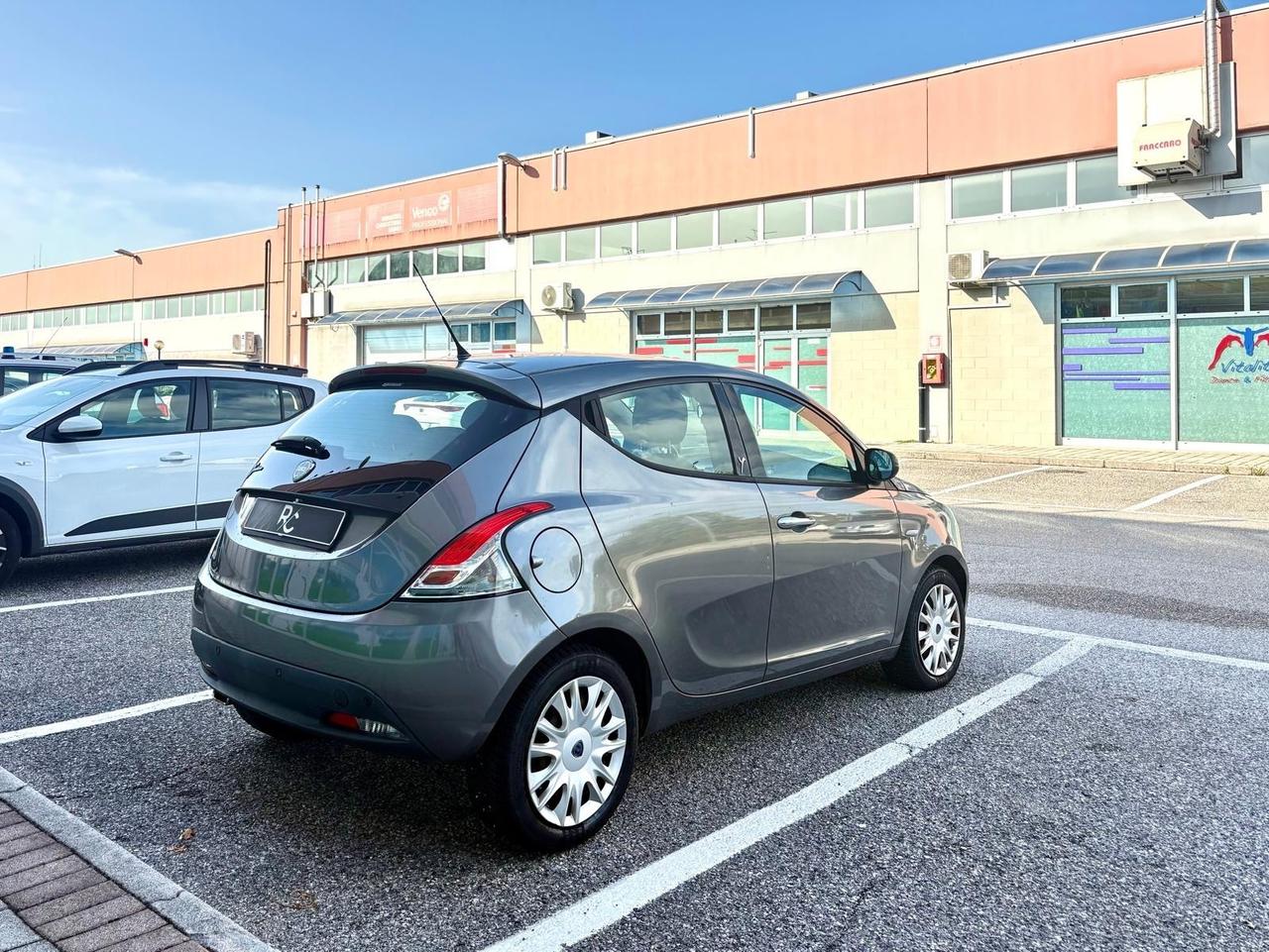 Lancia Ypsilon 1.3 Mjet Neopatentati