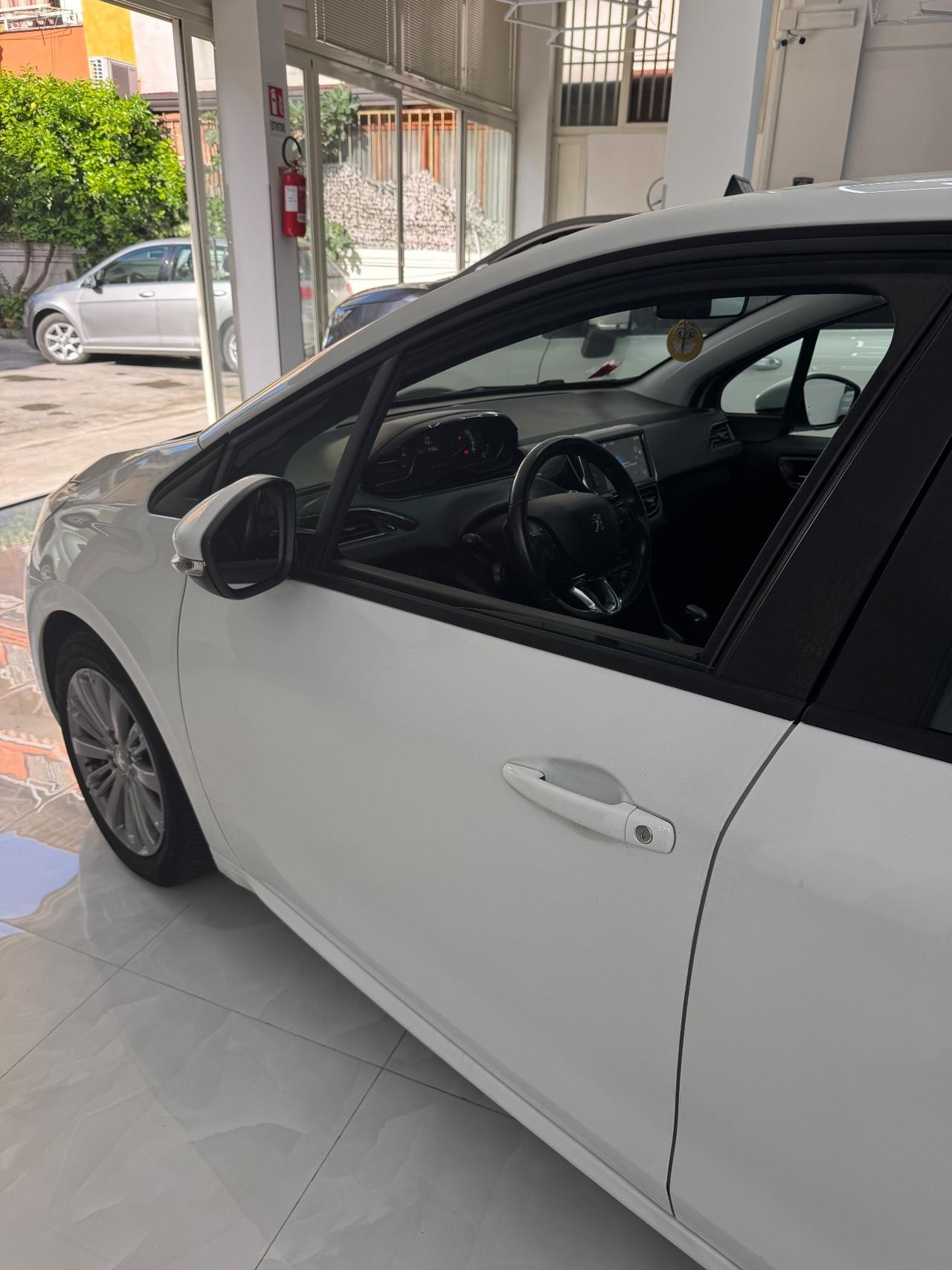 Peugeot 208 PureTech 82 5 porte Allure