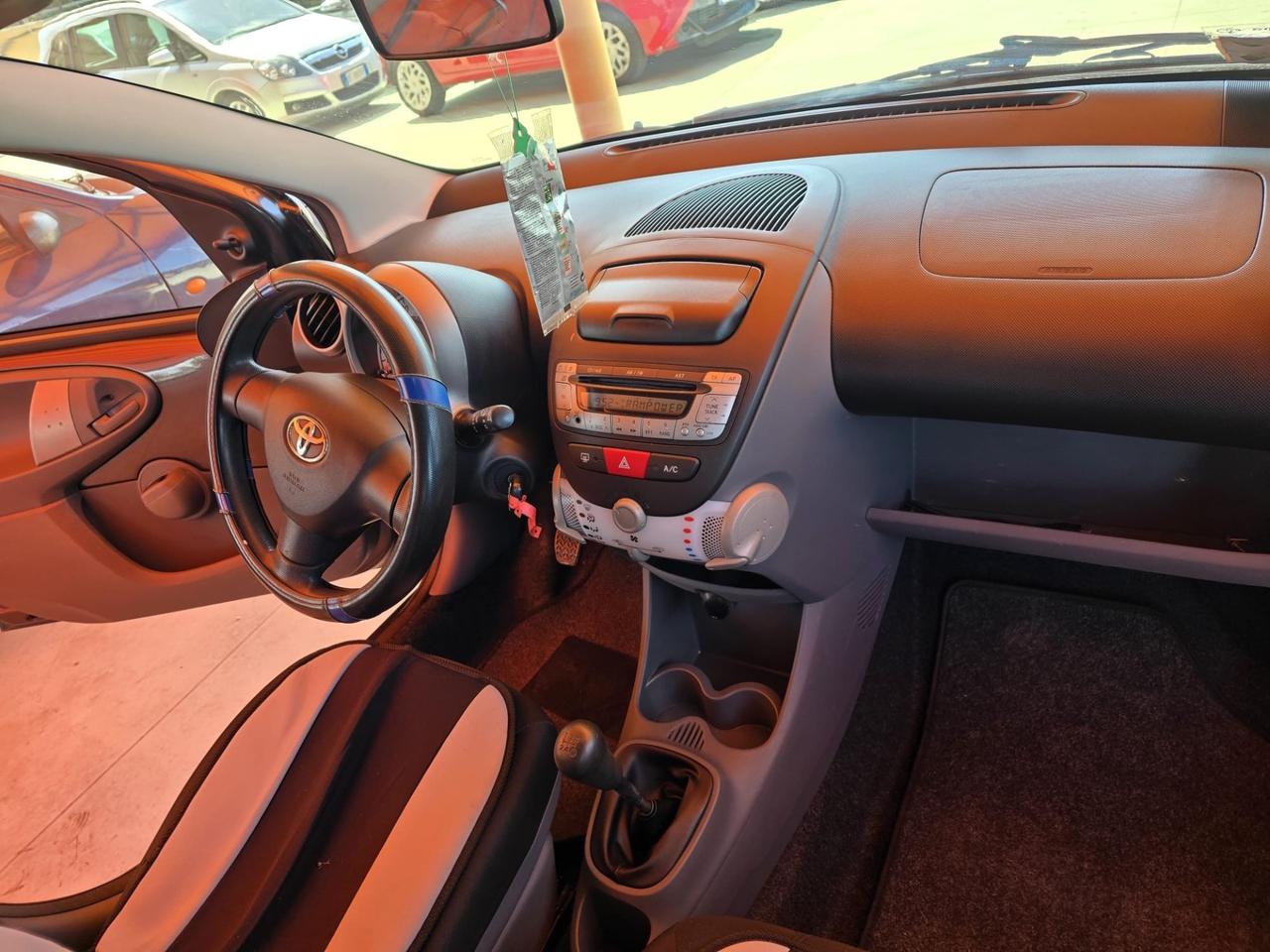 Toyota Aygo 1.0 12V VVT-i 5 porte Now Connect