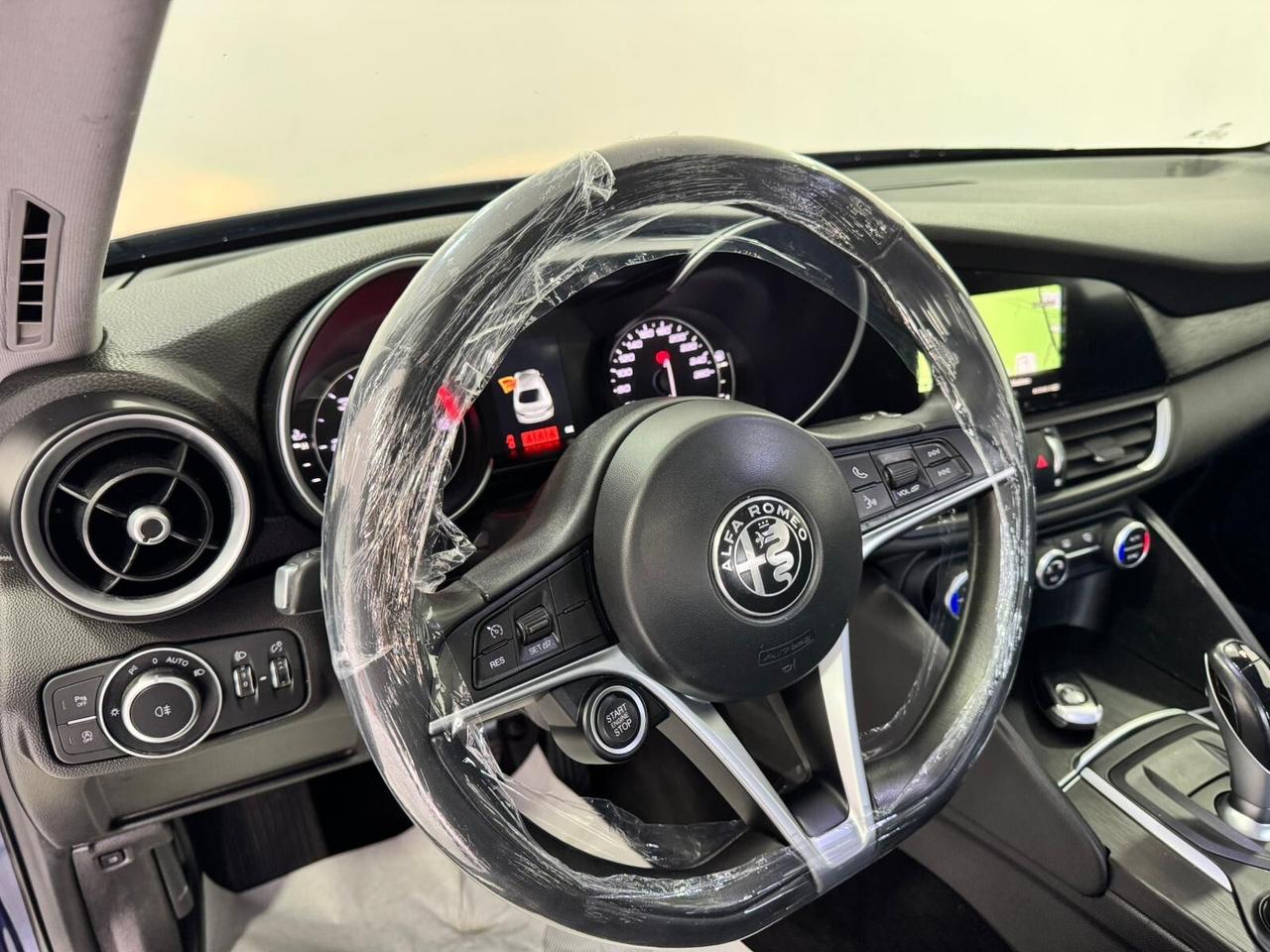 Alfa Romeo Giulia 2.2 Business Sport edition-180cv -AUTOM-GARANTITA-2018