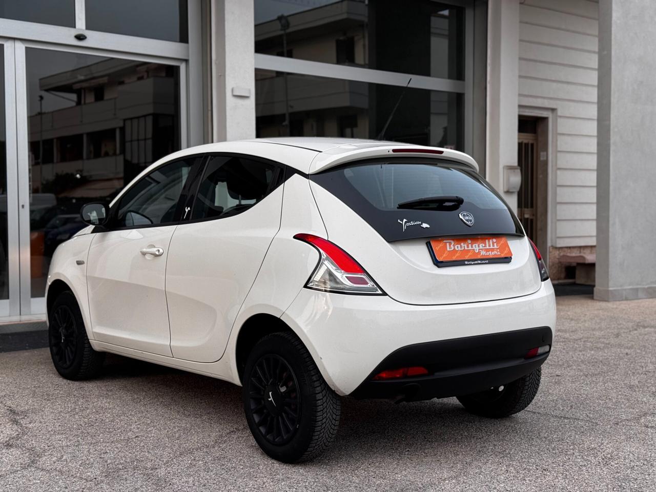 Lancia Ypsilon 0.9 TwinAir 85 CV 5 porte Metano Ecochic Elefantino