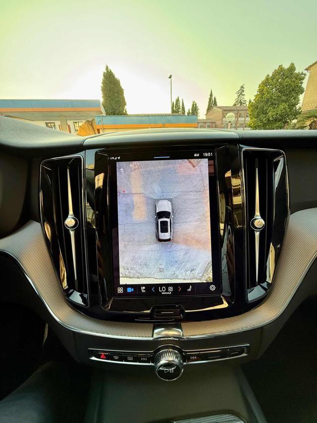VOLVO XC60 B4 (d) AWD automatico Ultimate Dark