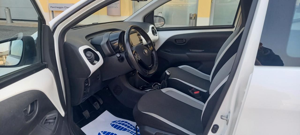 Toyota Aygo Benzina cc. 1.000 Mod. X-Play 5 Porte Utilizzabile anche per i Neopatentati SOLO 87.470 KM...!!!