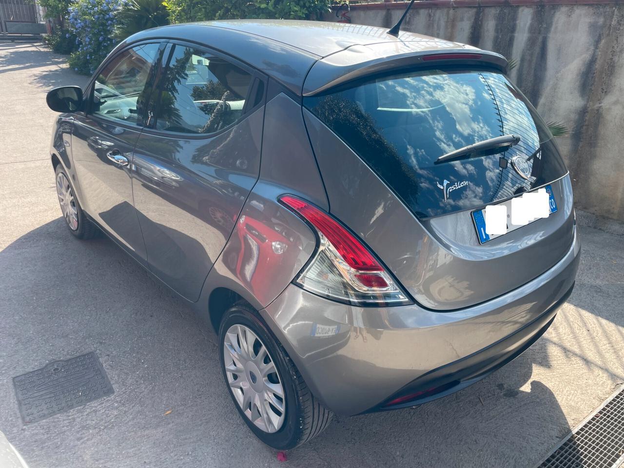 Lancia Y Ypsilon 1.2 GPL NUOVO Gold FULL 126.000 KM! TAGLIANDATA NEOPATENTATI