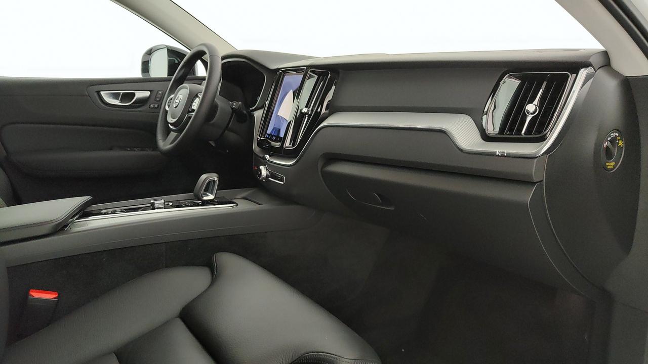 VOLVO XC60 2.0 b4 Plus Dark auto