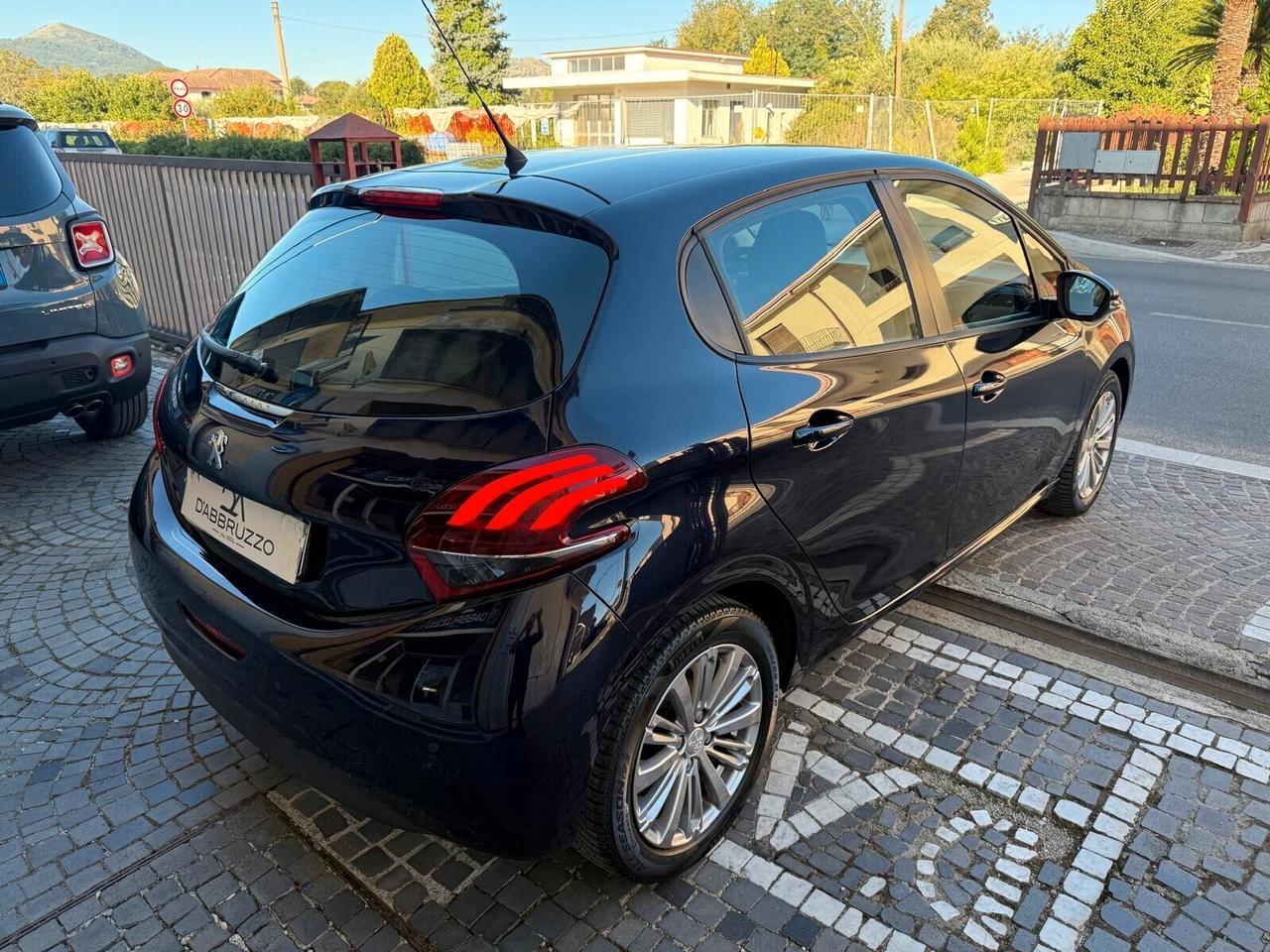 Peugeot 208 1.2 Benz 82cv Allure PER NEOPATENTATI