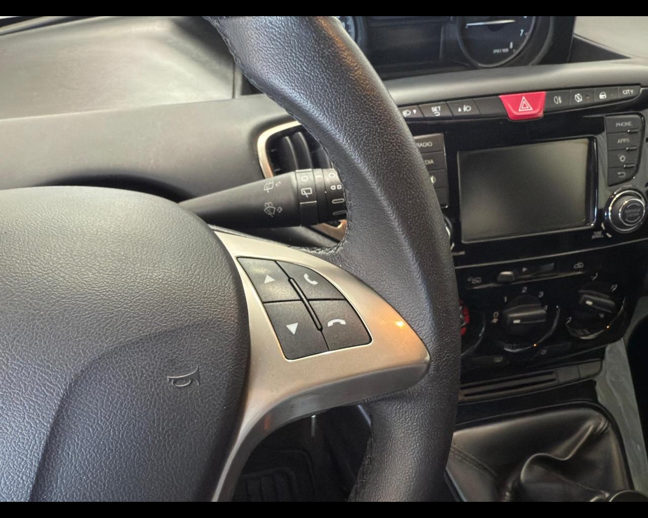 LANCIA Ypsilon 3ª serie - Ypsilon 1.2 69 CV 5 porte S&S Gold