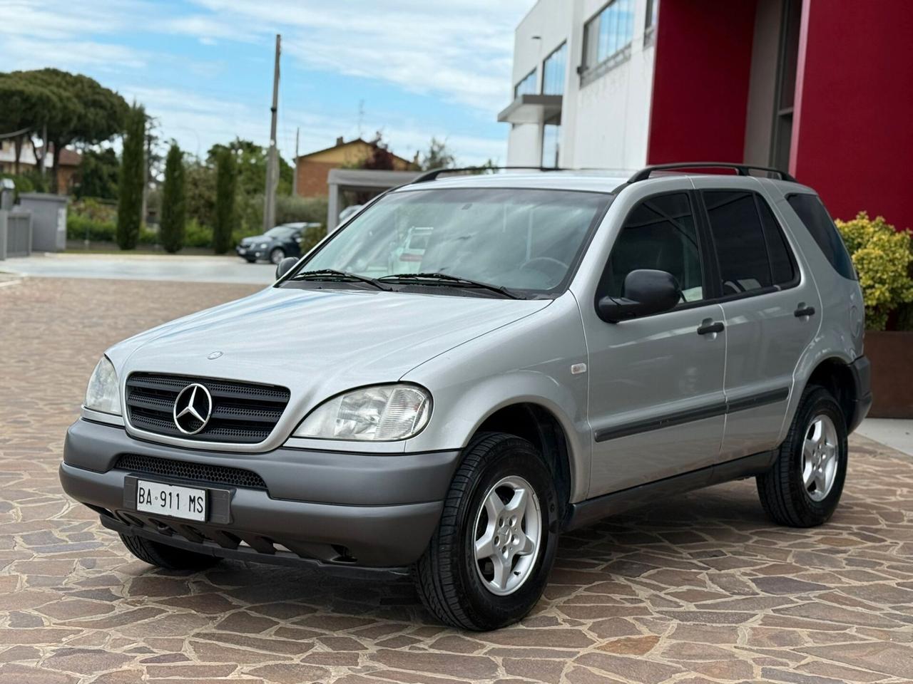 Mercedes-benz ML 230