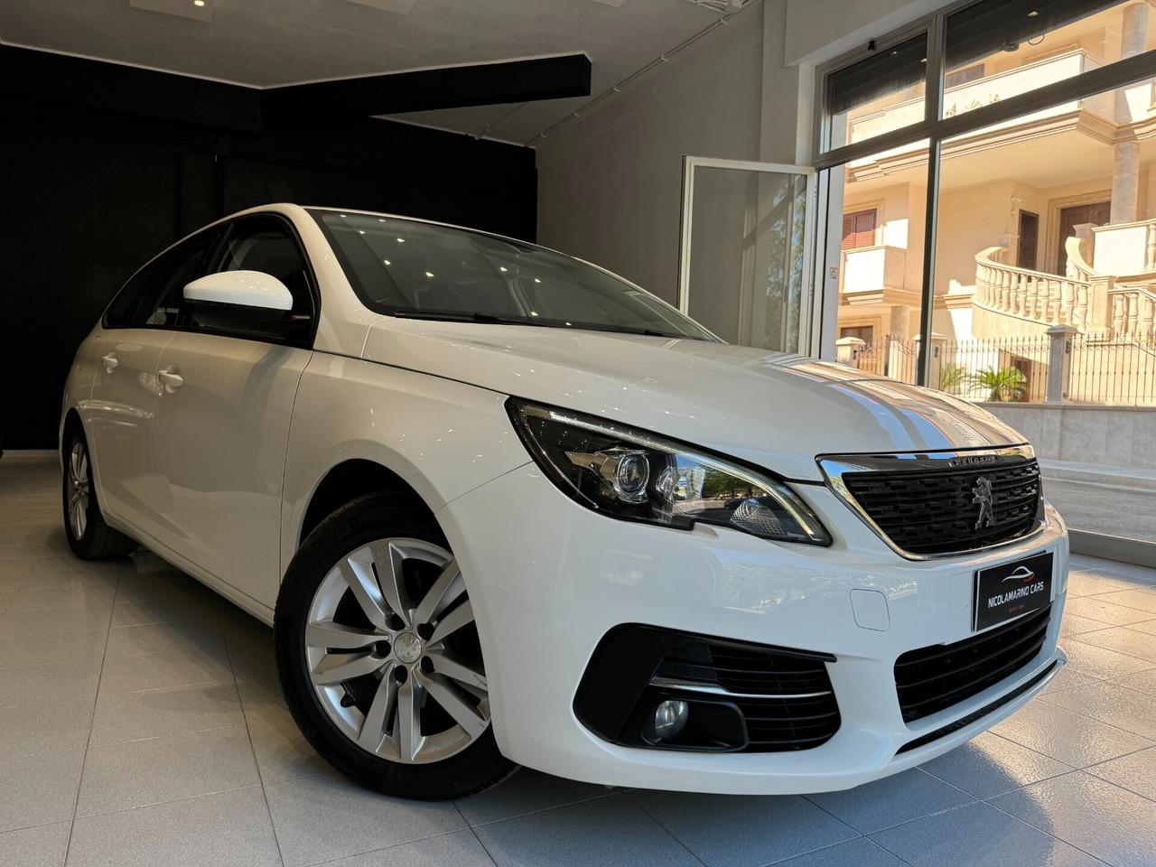 Peugeot 308 BlueHDi 100 S&S "NAV/LED"