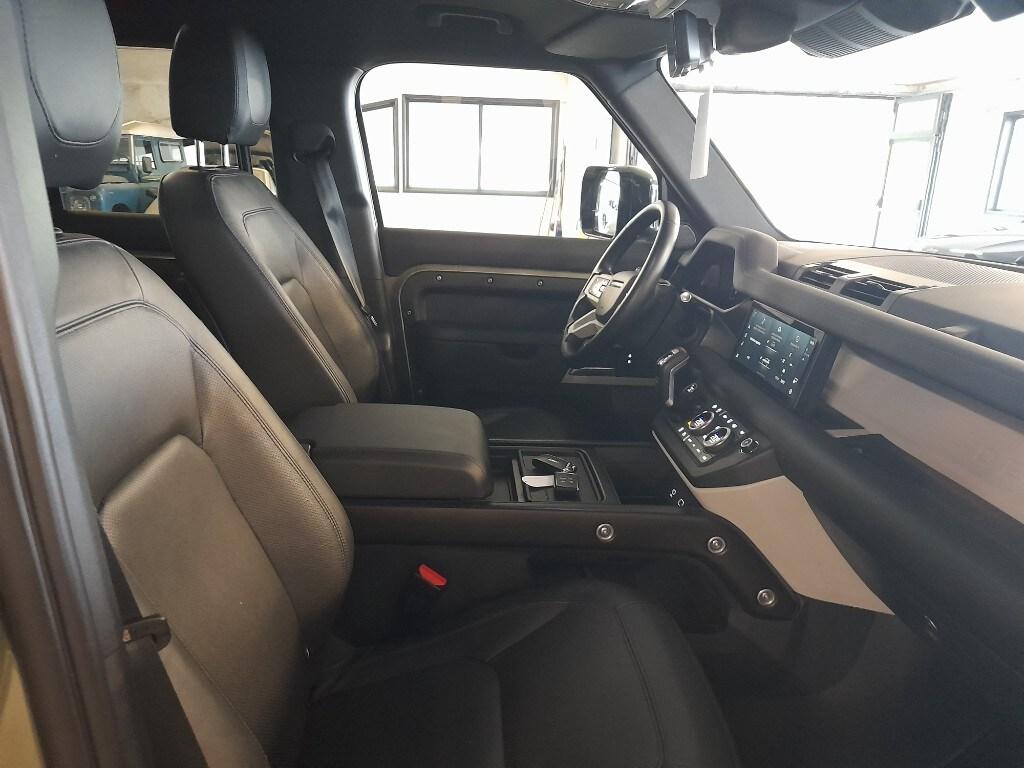 LAND ROVER Defender (2019) Defender 110 3.0D I6...