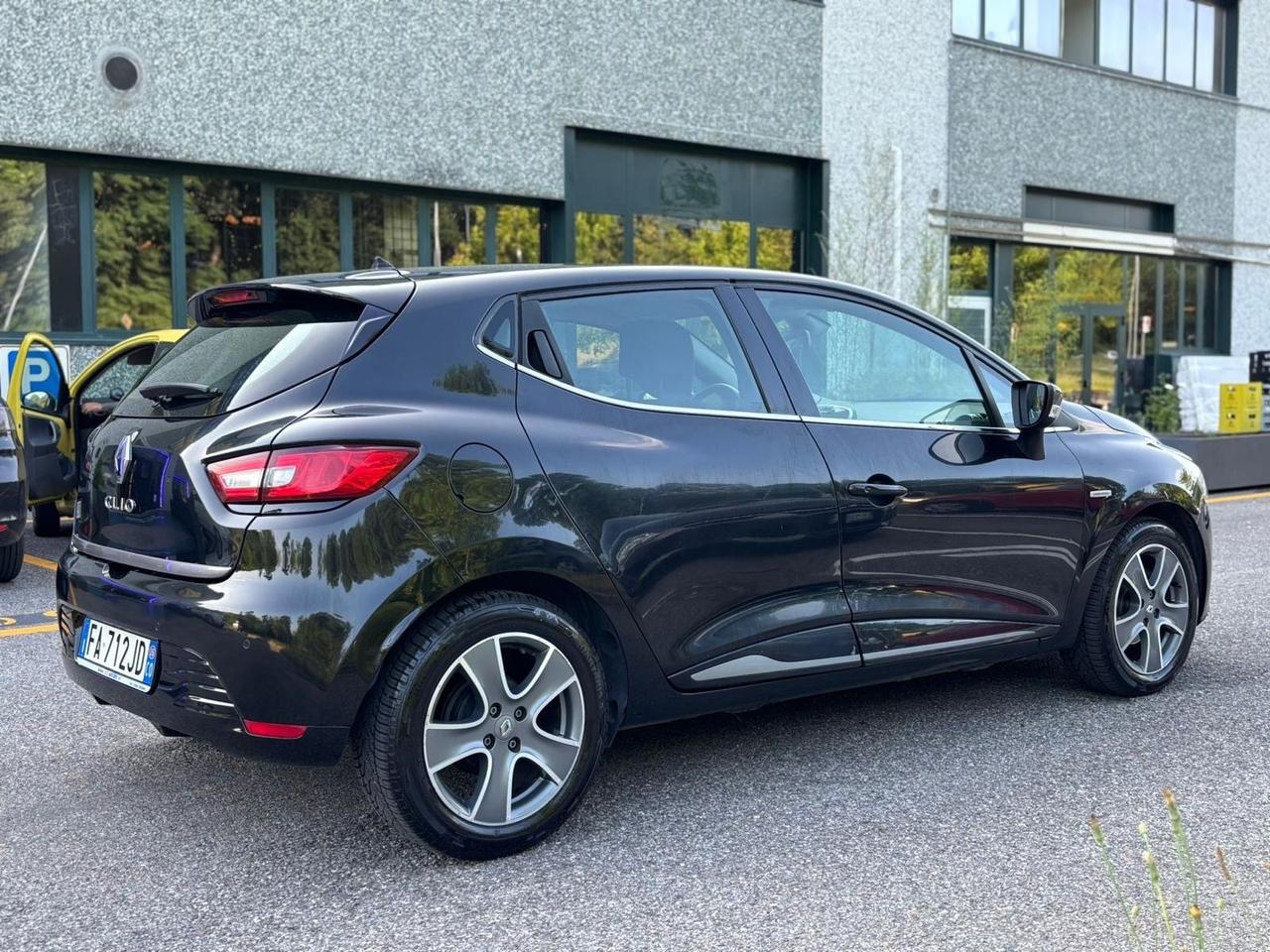 Renault Clio 1.2 75 CV 5 porte Duel