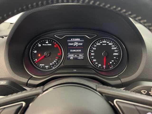 Audi Q2 30 TDI Business Design