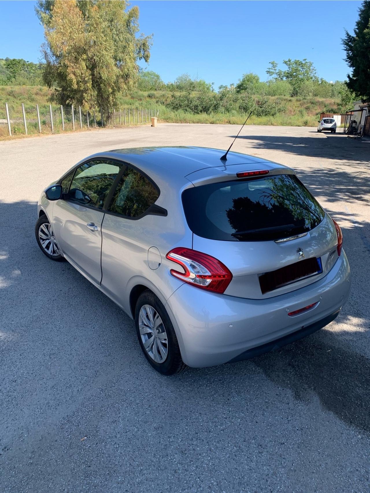 Peugeot 208 1.2 VTi 82 CV 3 porte Allure 90000KM