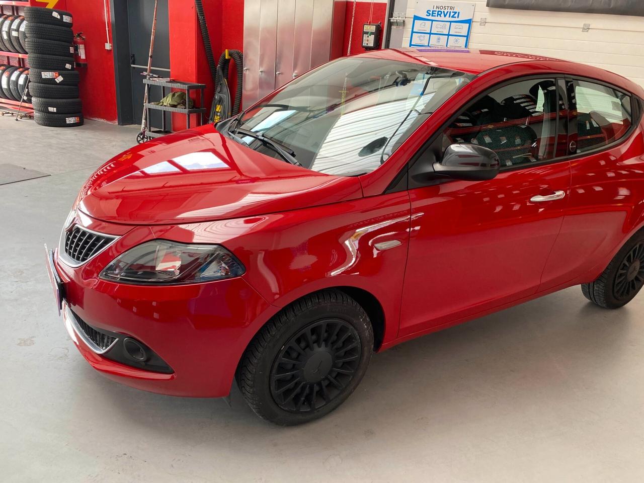 Lancia Ypsilon 1.0 FireFly 5 porte S&S Hybrid Ecochic Silver