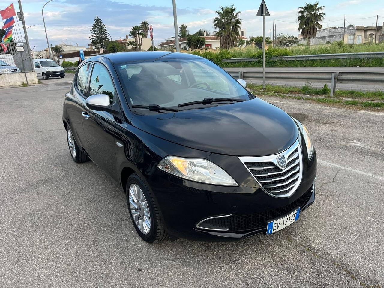 Lancia Ypsilon 1.2 5 porte Platinum Unipro 2014