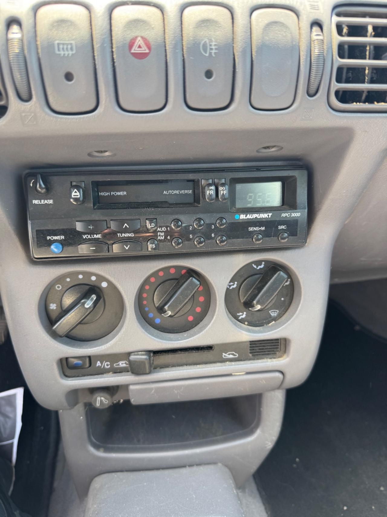 Nissan Micra 1.3i 16V cat 5 porte SLX