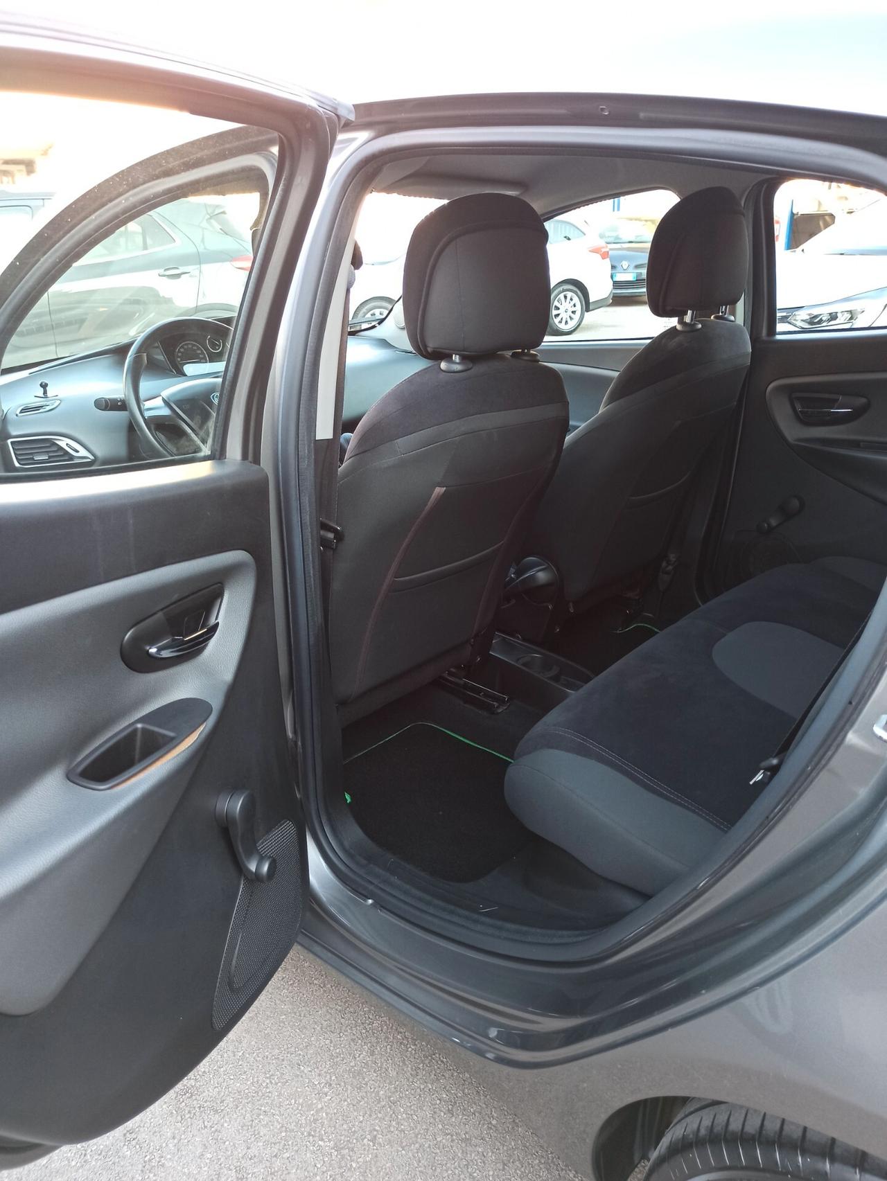Lancia Ypsilon 1.2 69 CV 5 porte S&S Gold