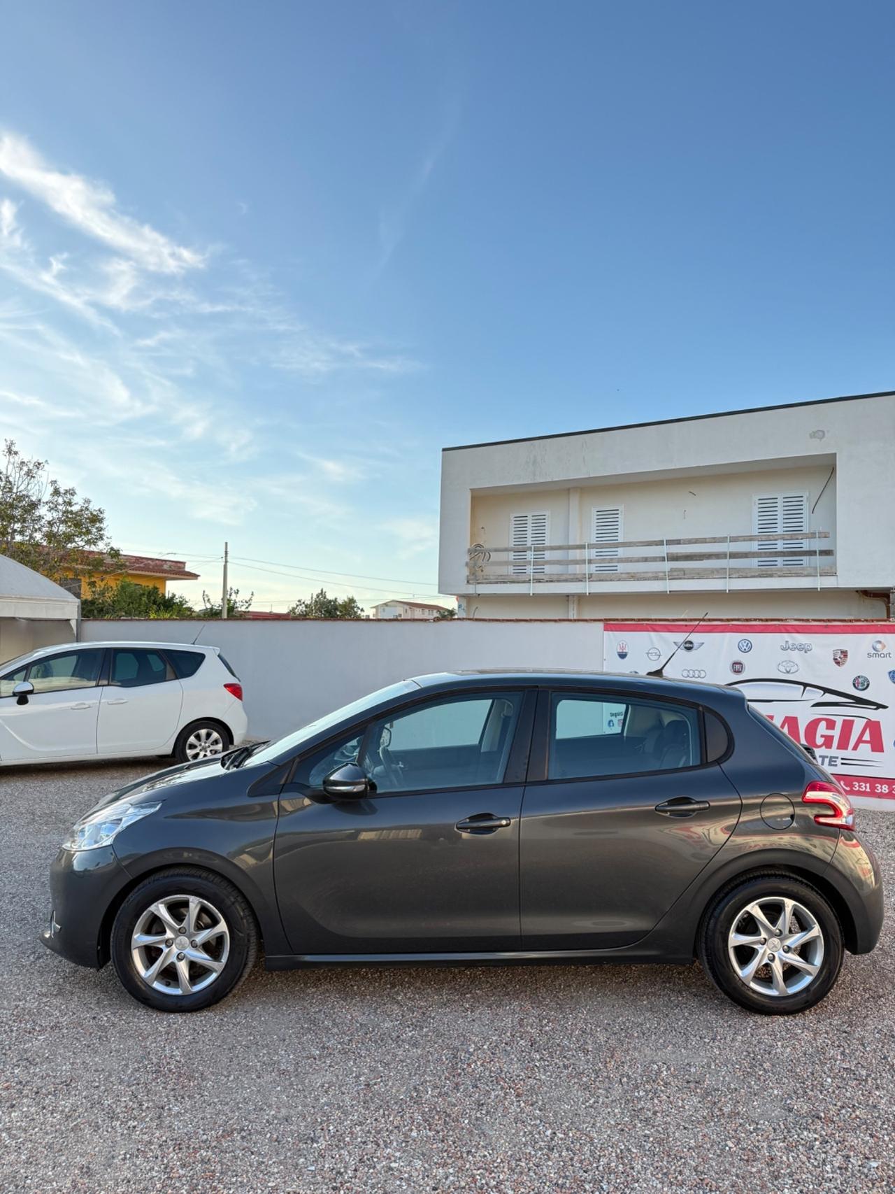Peugeot 208 1.4 HDi 68 CV 5 porte Allure