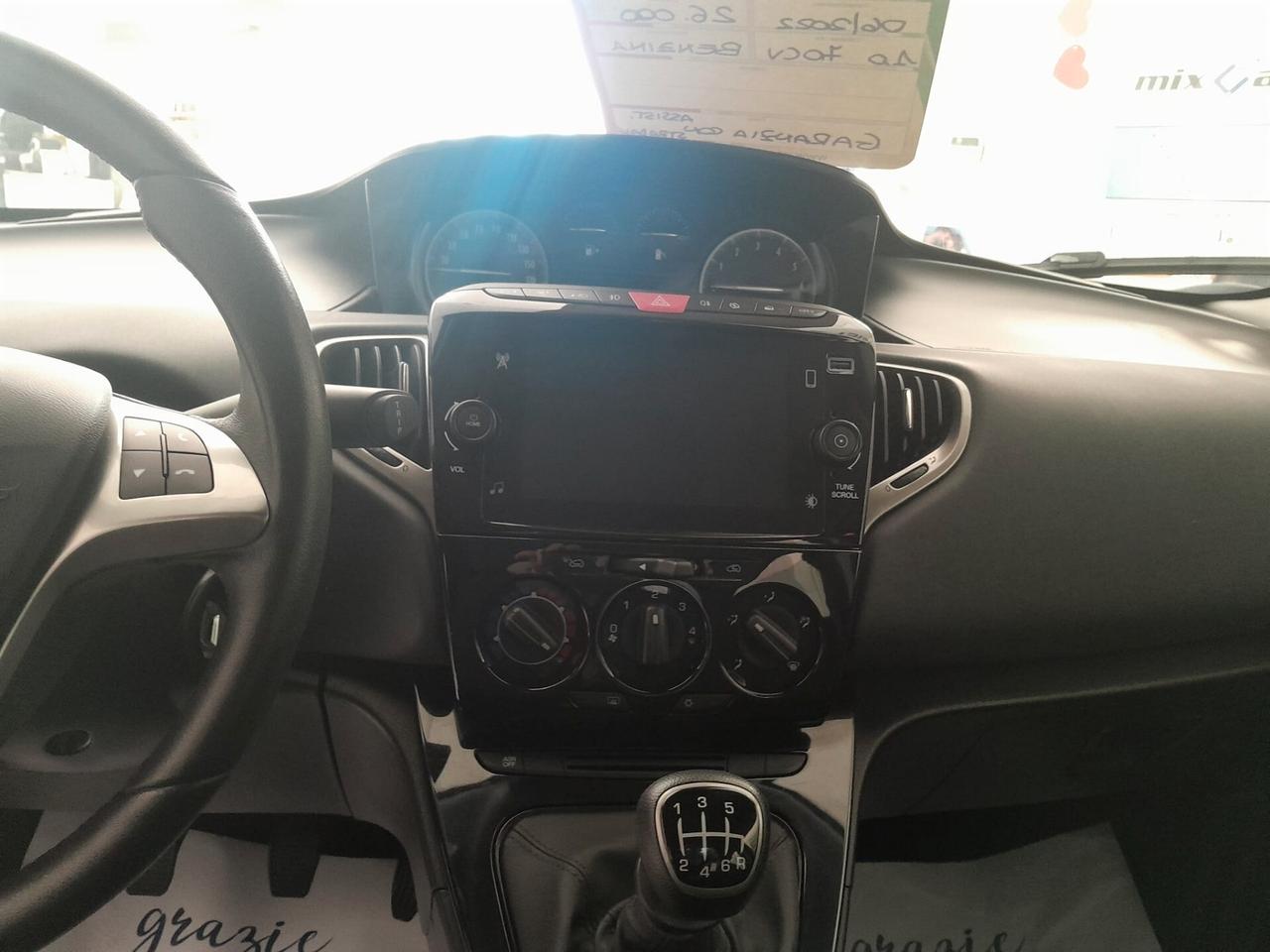 Lancia Ypsilon 1.0 FireFly 5 porte S&S Hybrid Ecochic Gold