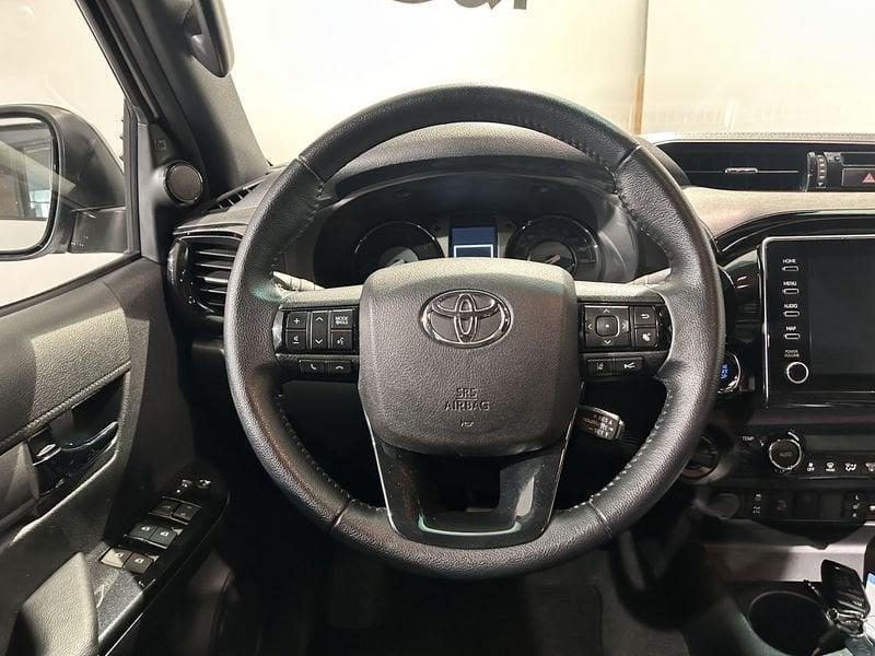 Toyota Hilux Hilux 2.8 D A/T 4WD 4 porte Double Cab Invincible + COPERTURA HARD TOP