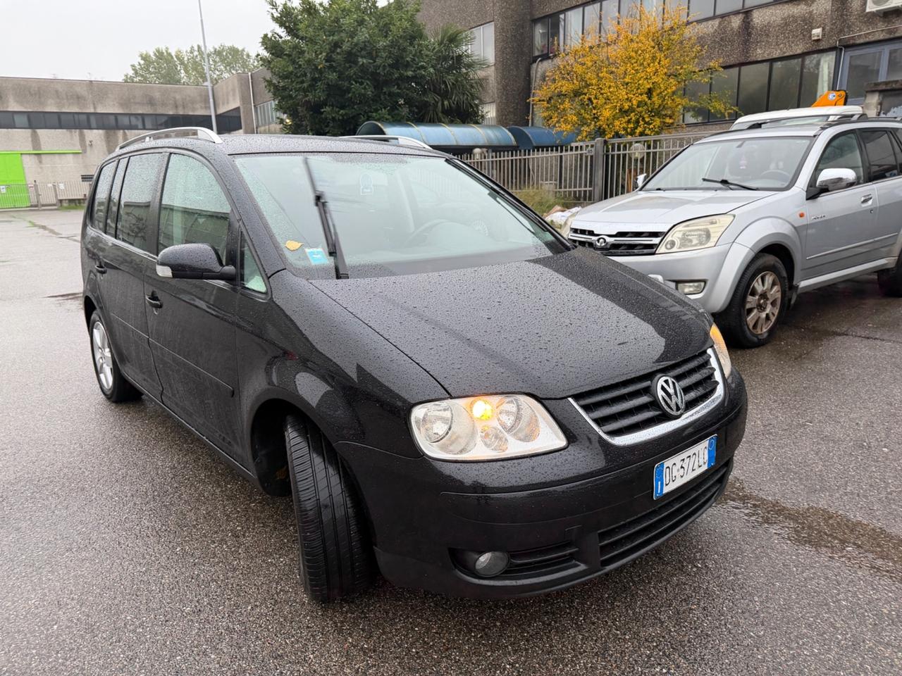 VW Touran 2.0 TDI 5-POSTI 6-MRCE FAMIGLIARE