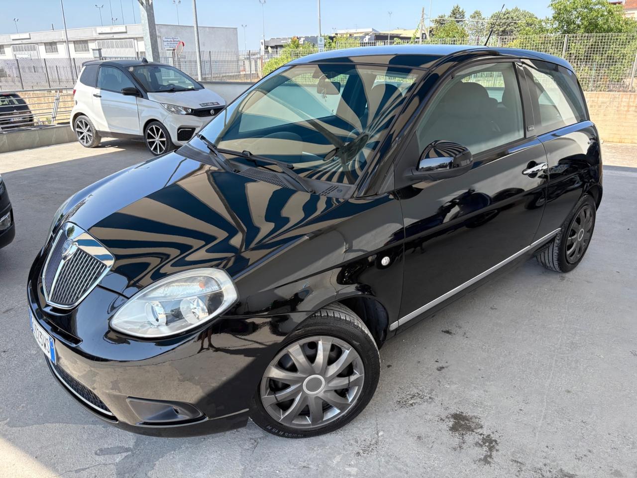Lancia Ypsilon 1.2 69 CV Unyca