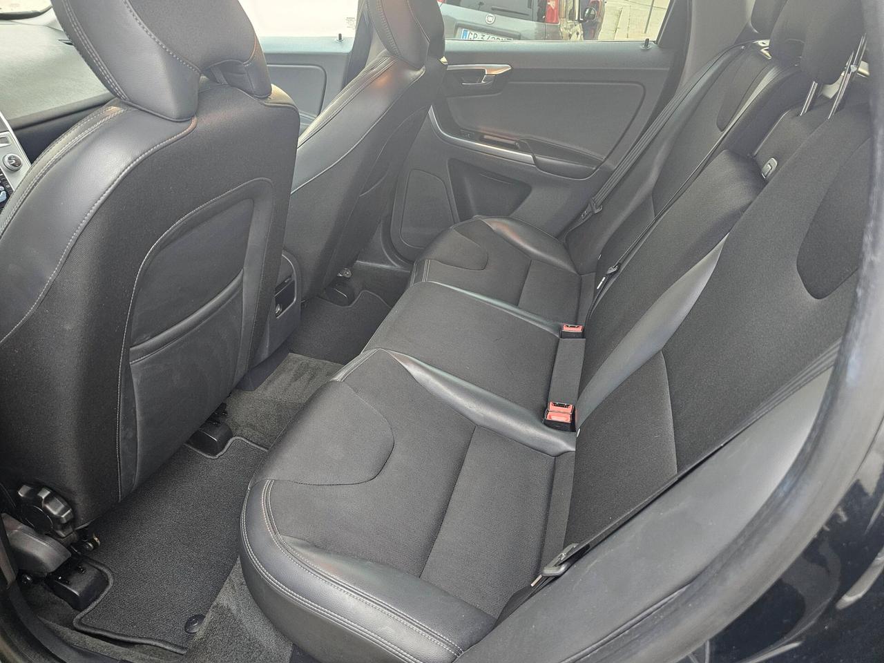 VOLVO XC60 2.0D 150CV BUSINESS AUTOCARRO N1 5 POSTI