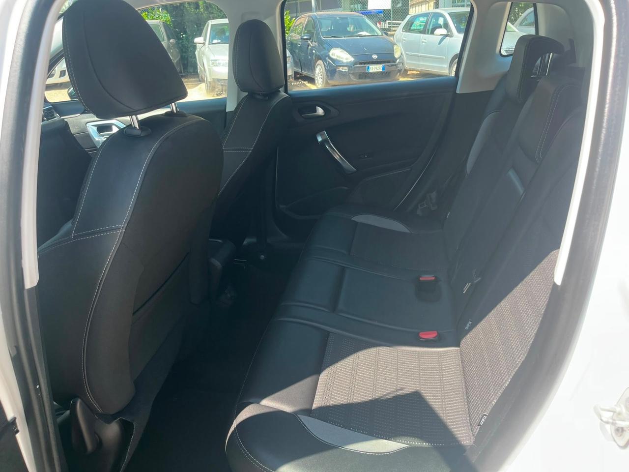 Peugeot 2008 BlueHDi 100 Black Matt