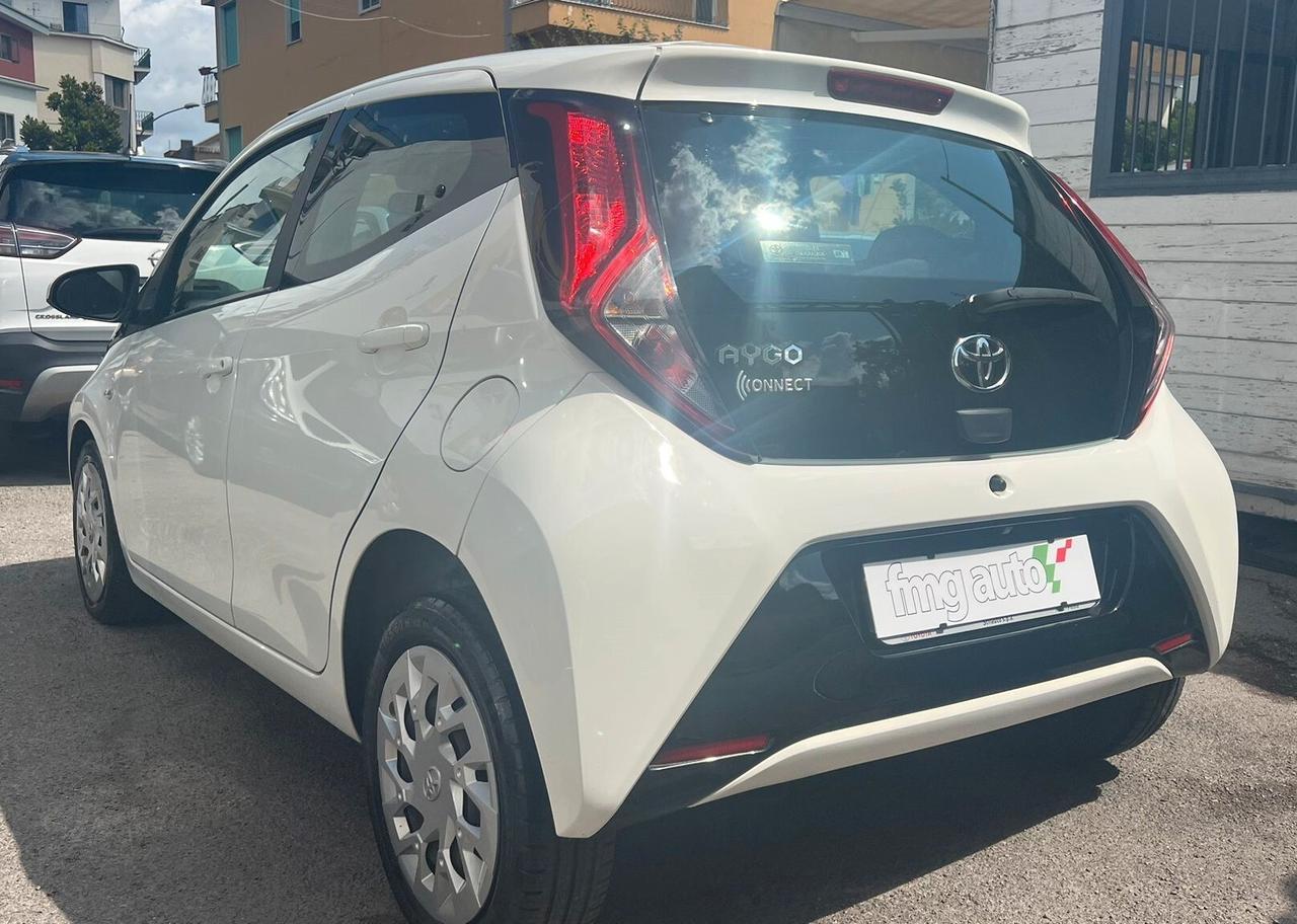 Toyota Aygo Connect 1.0 VVT-i 72 CV 5 porte x-clusiv