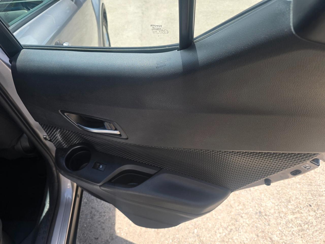 Toyota C-HR 1.8 Hybrid E-CVT Business