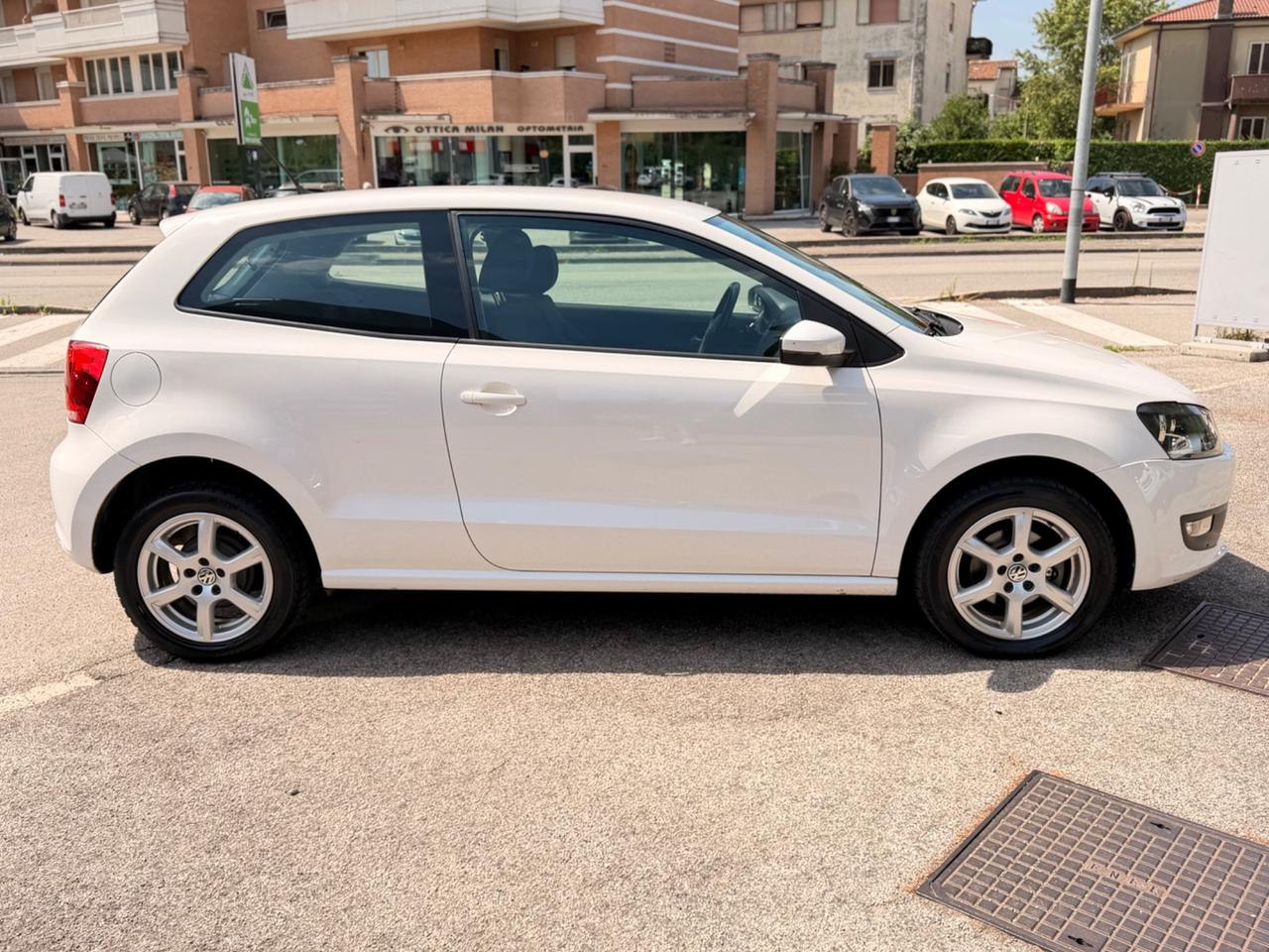 Volkswagen Polo 1.2 70 CV neopatentati gancio traino 2014
