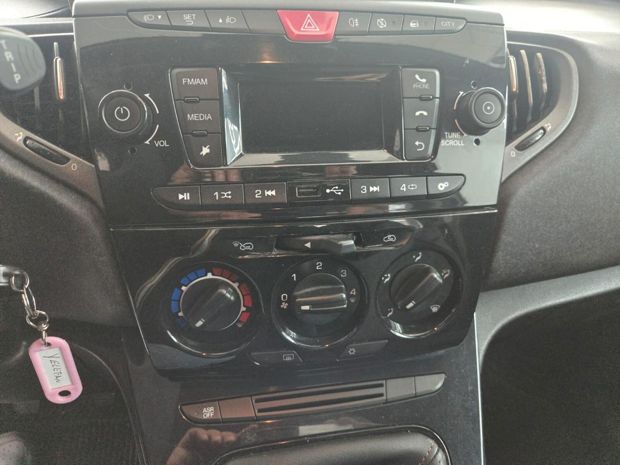 Lancia Ypsilon 1.2 69 CV 5 porte S&S Gold