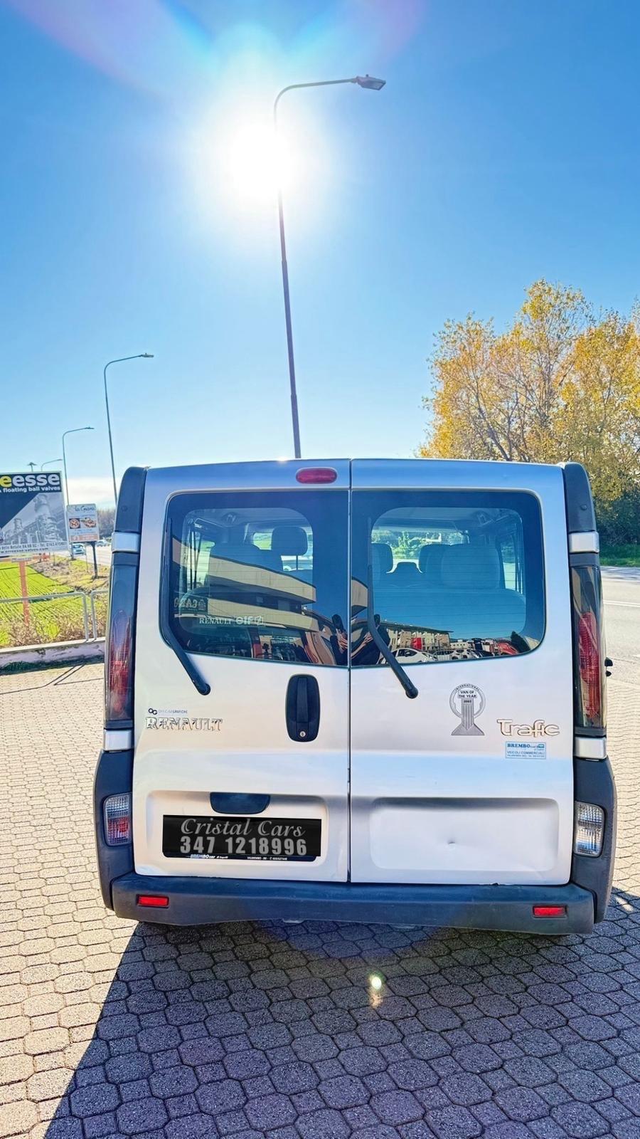 RENAULT TRAFIC 9 POSTI